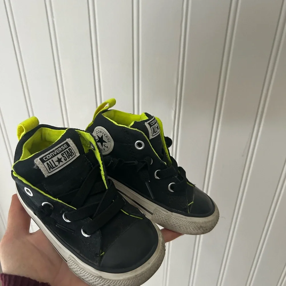 Converse Toddler Size 6 Kids Black and Neon Green Sneakers No Tie